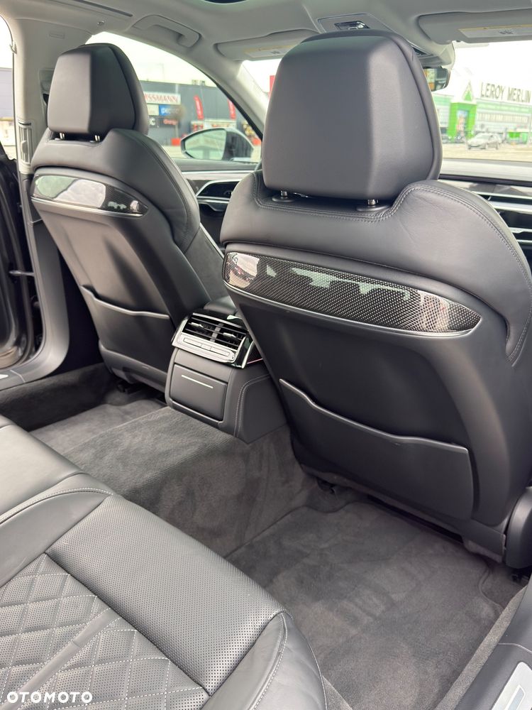 Audi S8 - 30