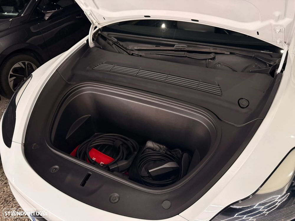 Tesla Model Y Long Range Dual Motor AWD - 16