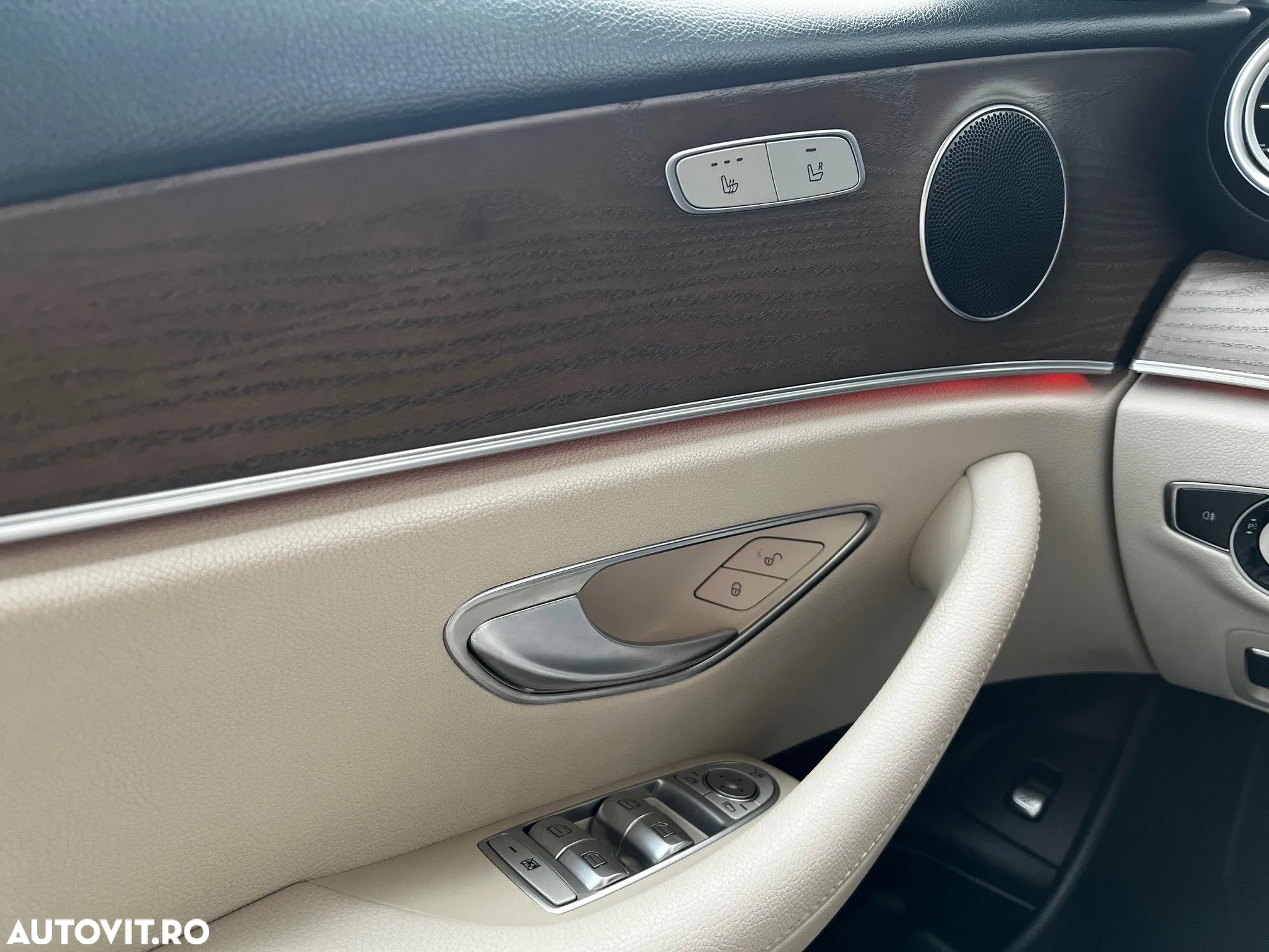 Mercedes-Benz E 220 d 4MATIC Aut. - 26