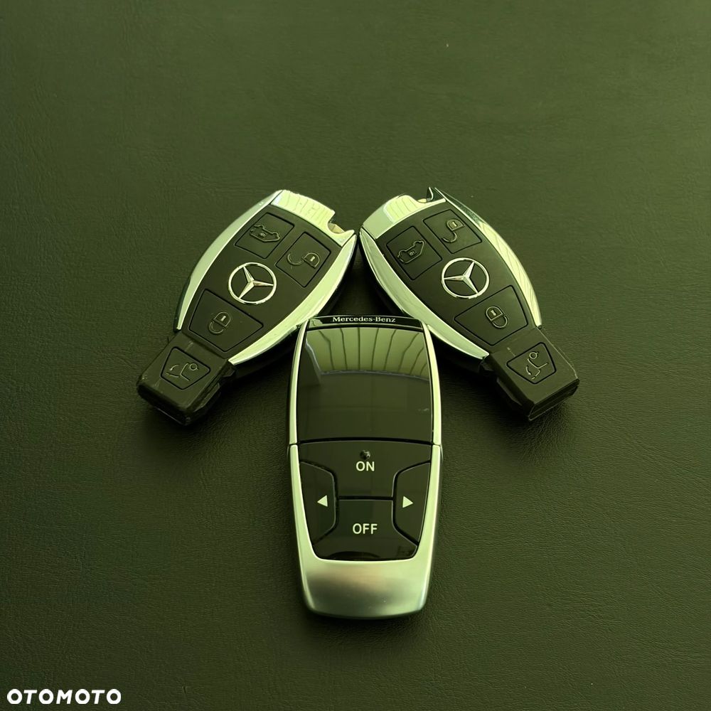 Mercedes-Benz Klasa V 300 d Extralang 9G-TRONIC Avantgarde Edition Edition 19 - 28