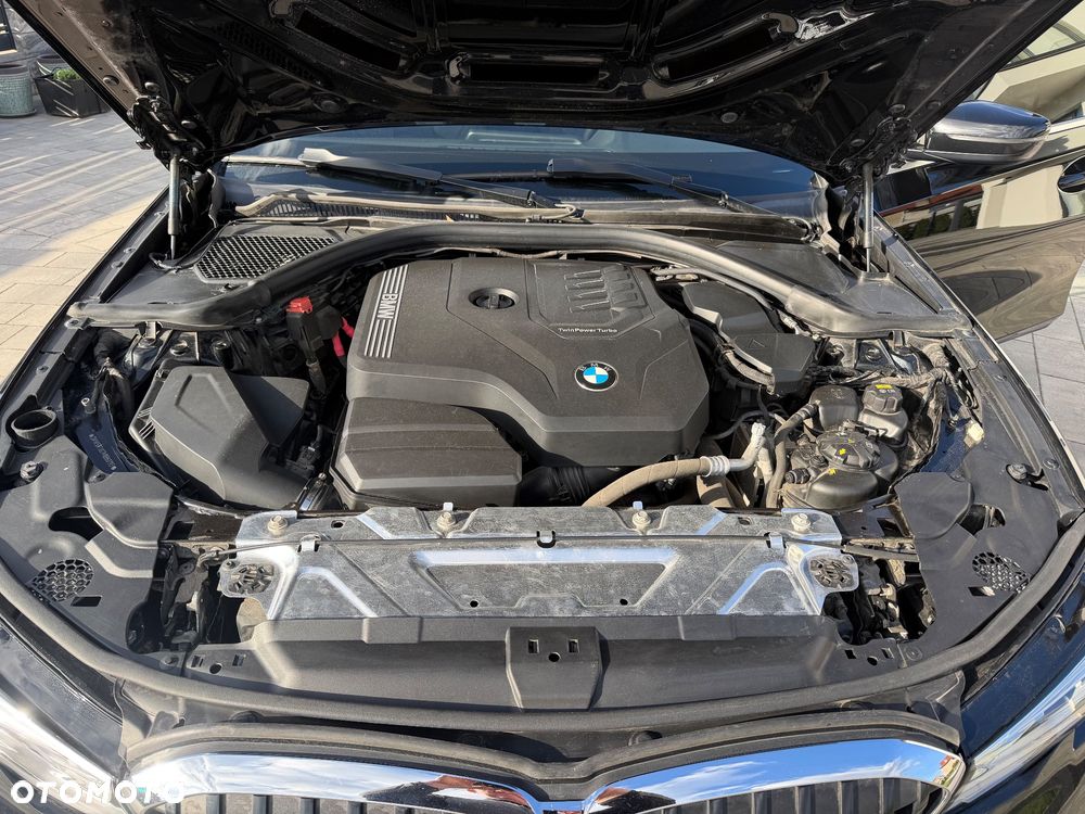 BMW Seria 3 330i xDrive - 10