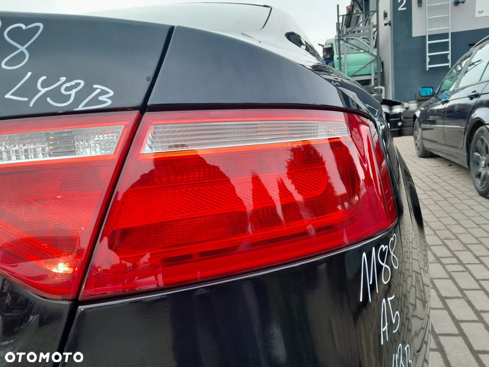 AUDI A5 8T LAMPA TYLNA PRAWA W BŁOTNIK COUPE - 2