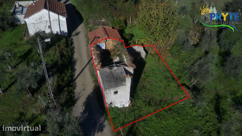 Propriedade composta por uma habitação para reconstrução - Grande imagem: 2/13