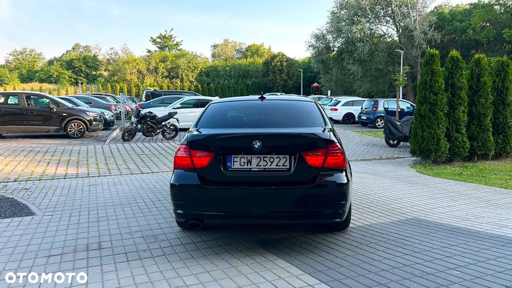BMW Seria 3 320d Efficient Dynamics - 6