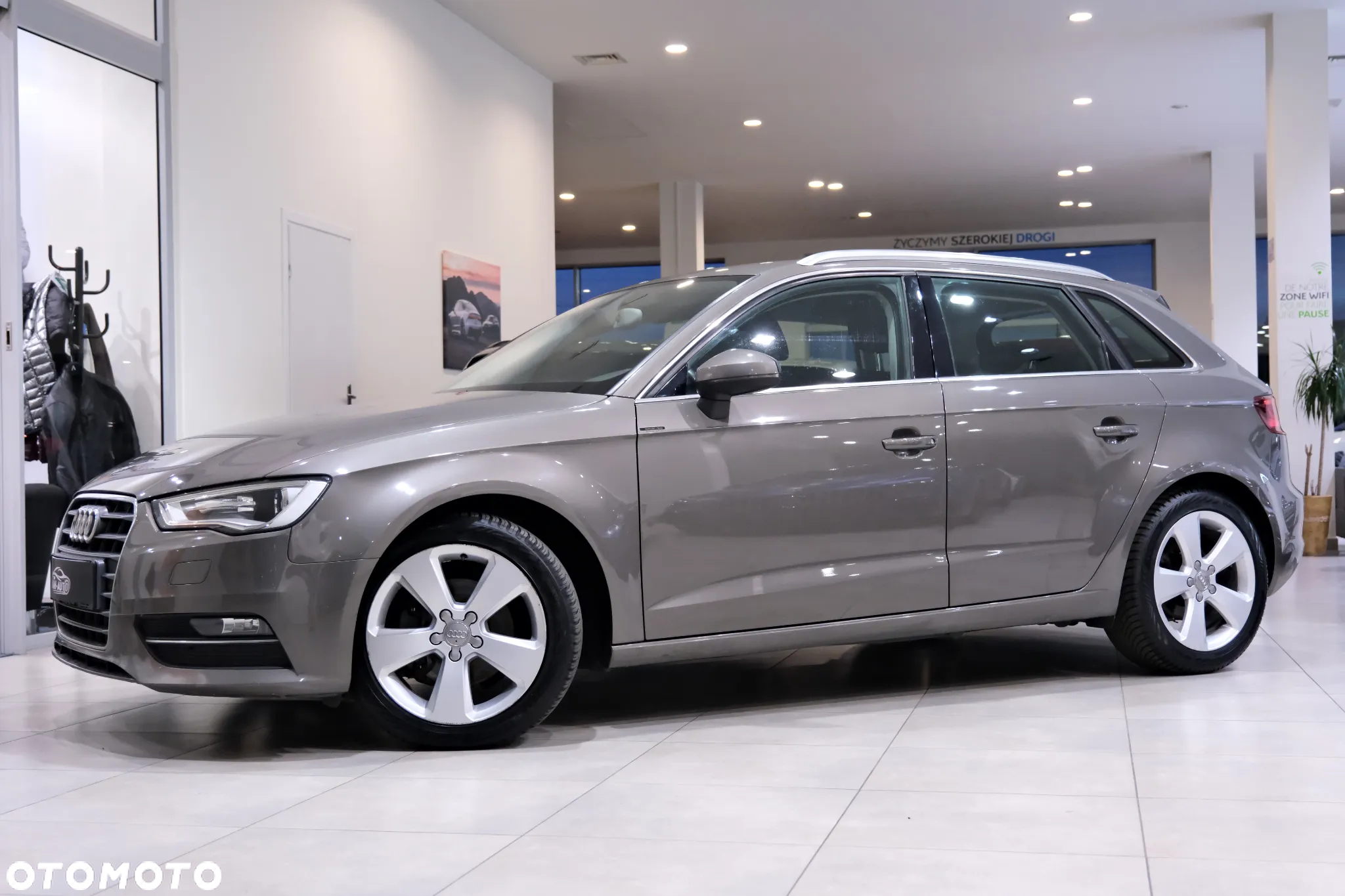 Audi A3 1.6 TDI Sportback S tronic Ambiente - 19