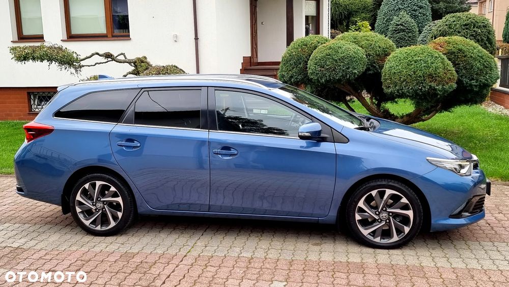 Toyota Auris 1.6 Premium MS - 16