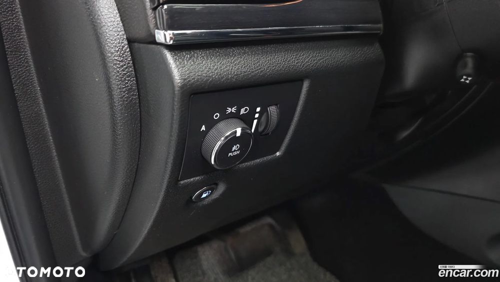 Jeep Grand Cherokee - 32