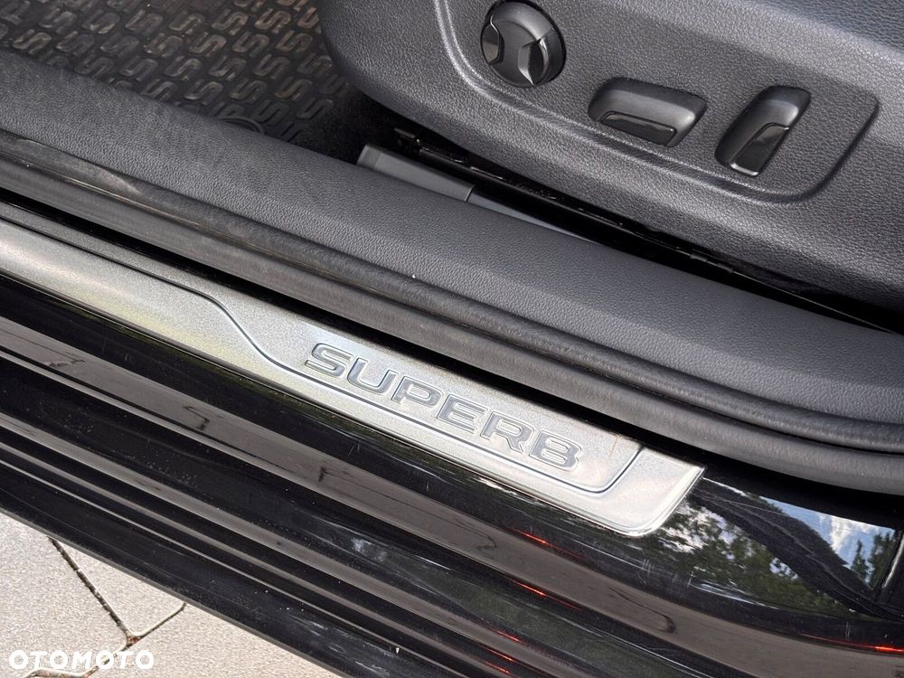 Skoda Superb 2.0 TDI SCR L&K DSG - 17