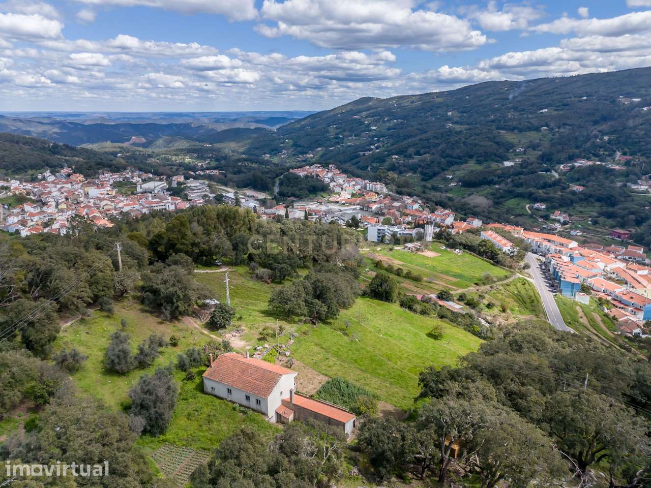 QUINTA COM 2,5 HECTARES EM ZONA CENTRAL DE MONCHIQUE - Grande imagem: 2/49