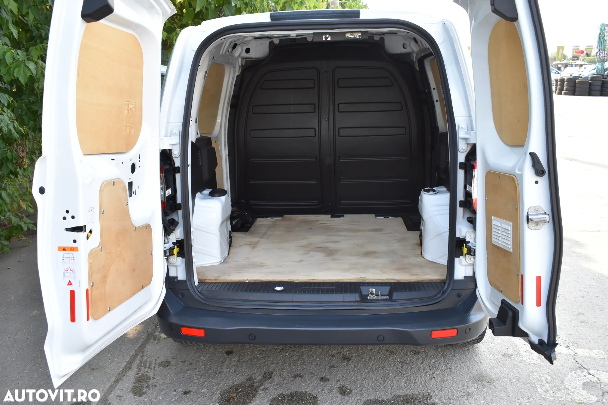 Ford Tranzit Courier - 5