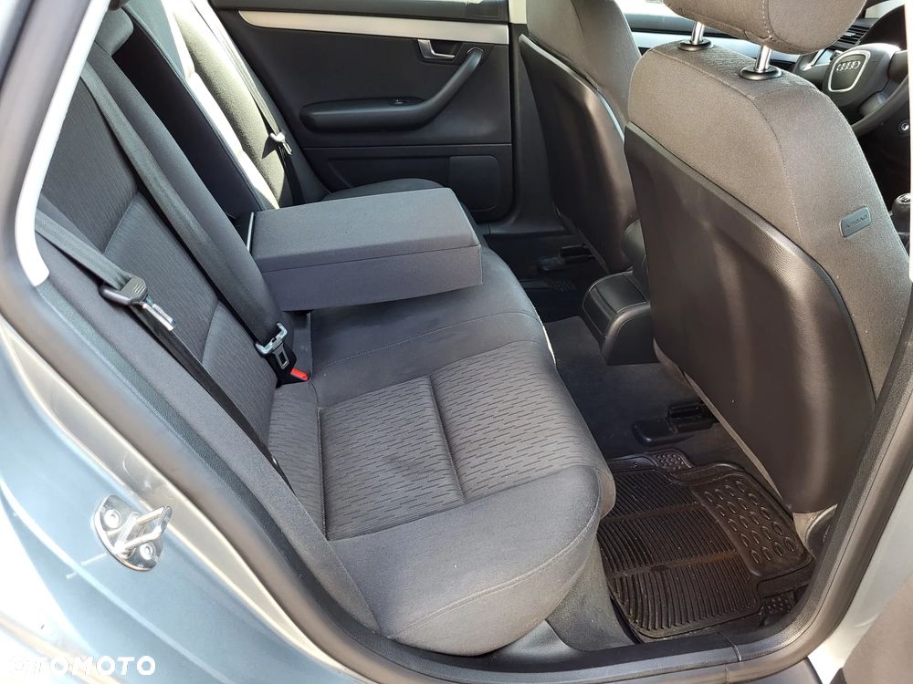 Audi A4 Limousine - 9