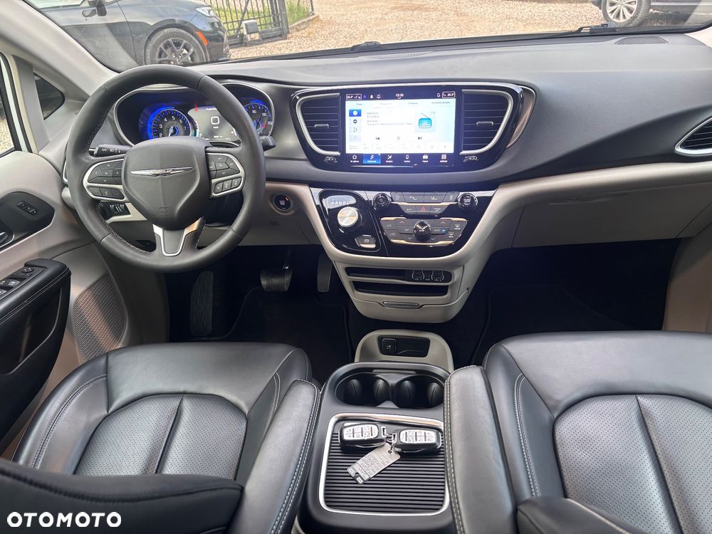 Chrysler Pacifica - 24