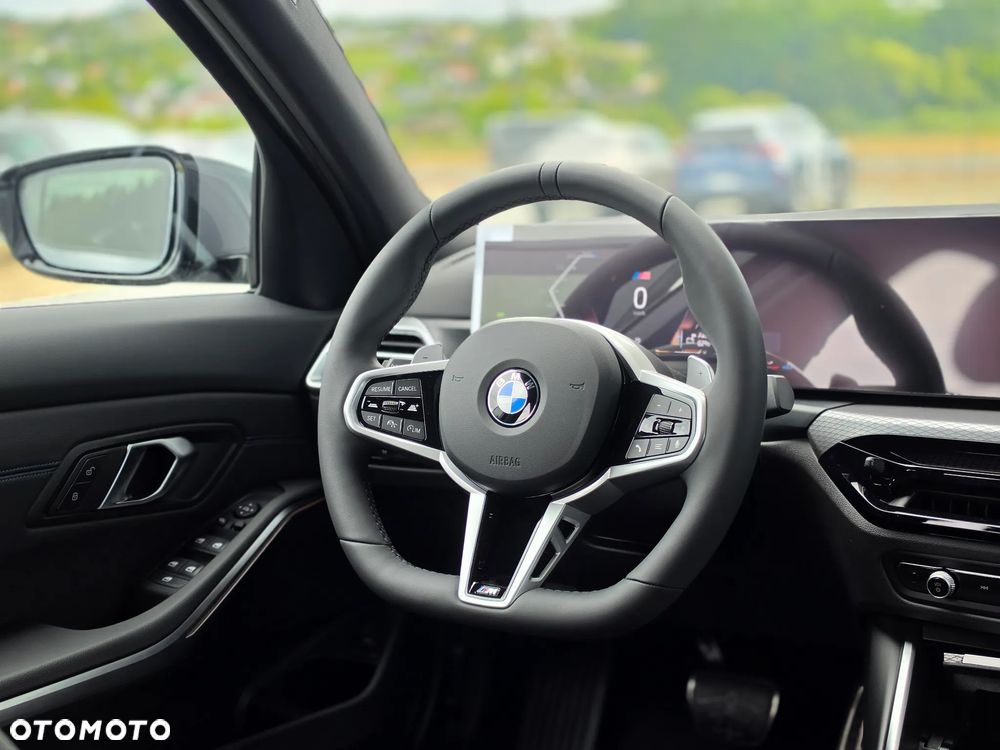 BMW Seria 3 330i xDrive M Sport sport - 24