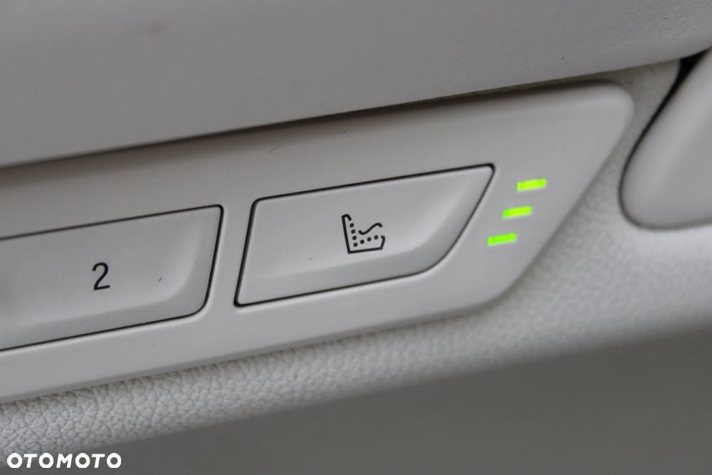 BMW Seria 7 740d xDrive - 33