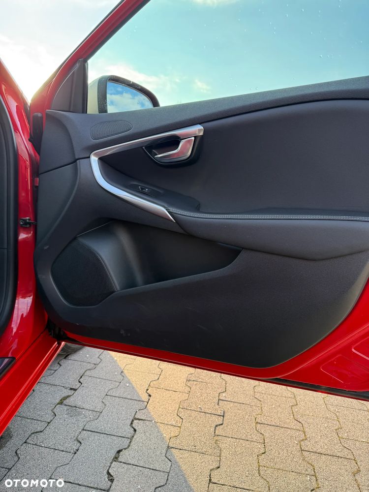 Volvo V40 T3 Drive-E R-Design Momentum - 13