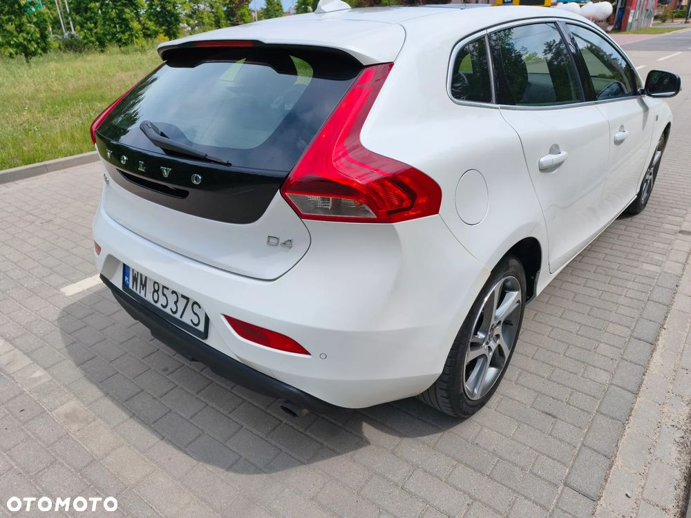 Volvo V40 D4 Drive-E Ocean Race - 12