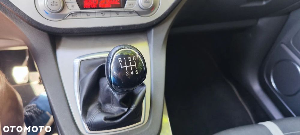 Ford Kuga 2.0 TDCi Titanium - 9