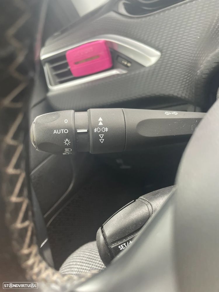 Peugeot 2008 PureTech 110 Stop&Start EAT6 Allure - 28