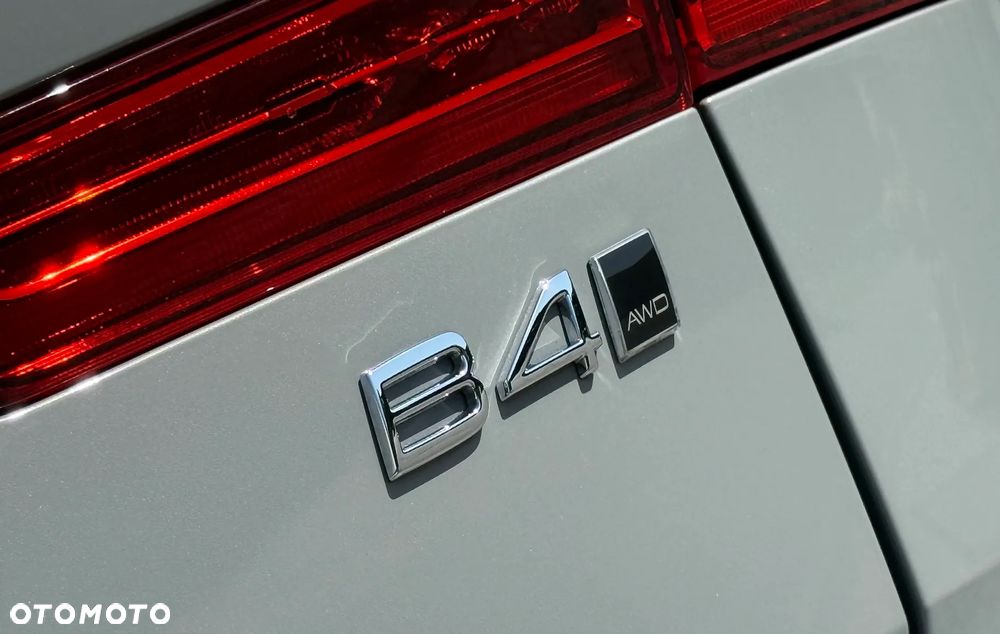 Volvo XC 60 B4 D AWD Plus Dark - 35
