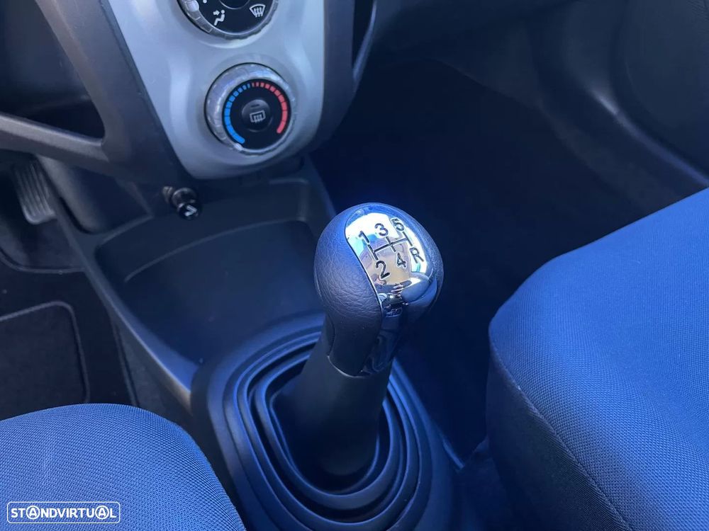 Toyota Yaris 1.0 VVT-i AC Manual - 16