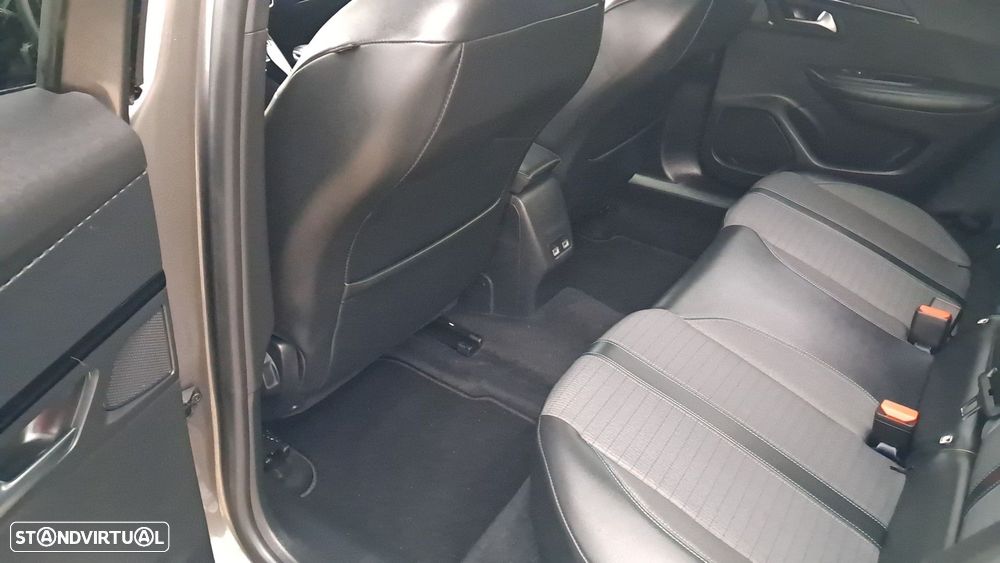 Peugeot 2008 PureTech 130 Allure Pack - 26