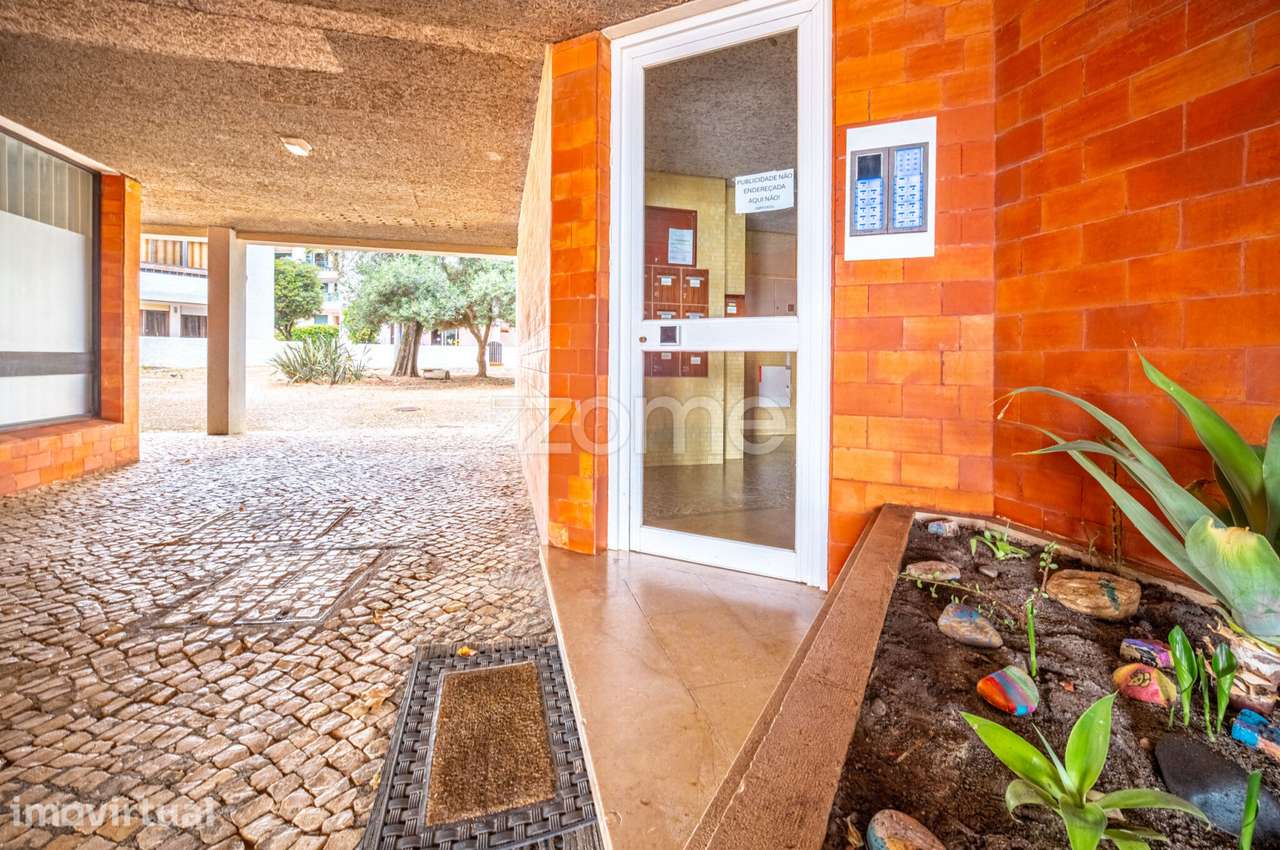 Apartamento T1 para arrendar a 100m da praia de Carcavelos e Nova SBE - Grande imagem: 2/19