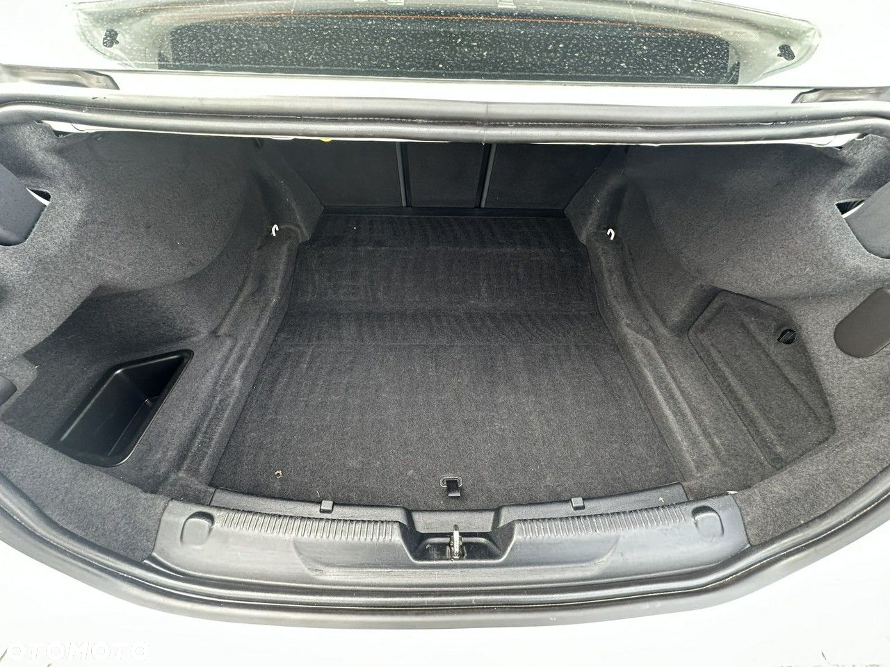 Jaguar XE - 8