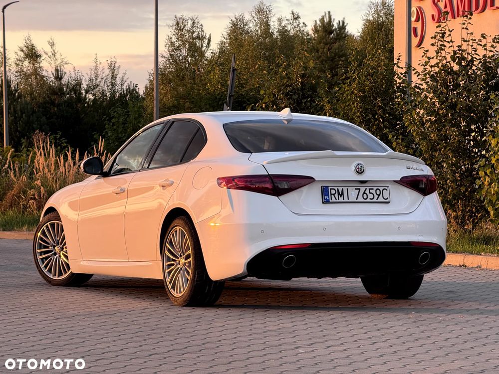 Alfa Romeo Giulia 2.2 Diesel AT8 Super - 2