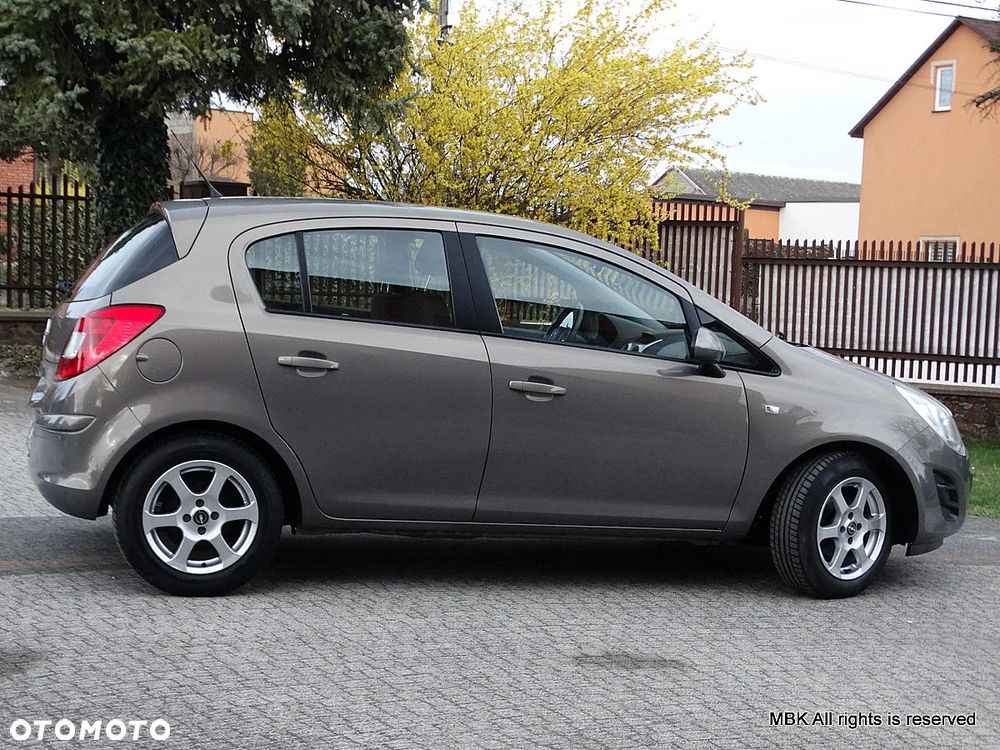 Opel Corsa 1.4 16V Cosmo - 6