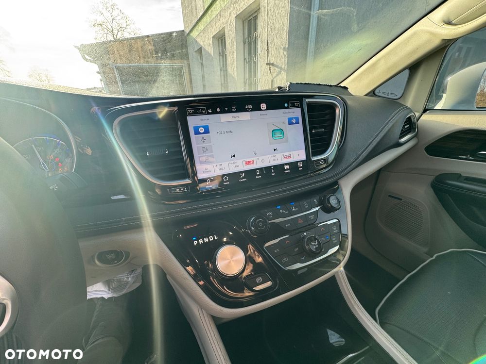 Chrysler Pacifica - 16