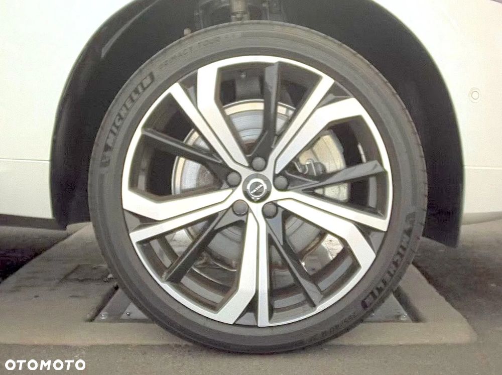 Volvo XC 60 T8 AWD Plug-In Hybrid R-Design - 9