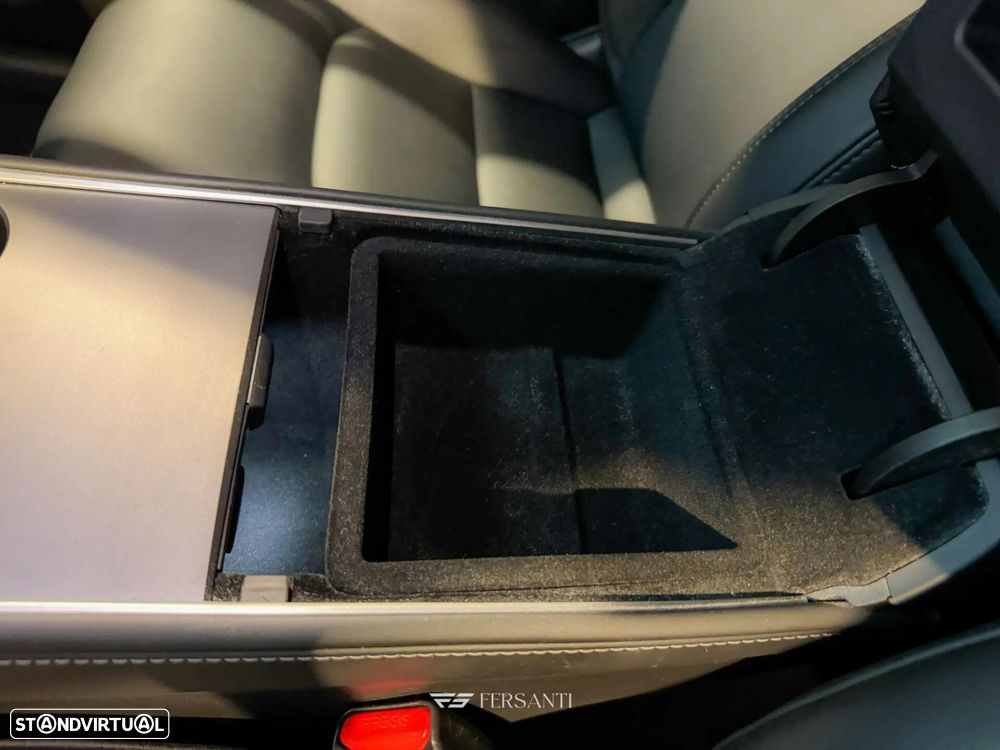 Tesla Model Y Long Range Dual Motor AWD - 13