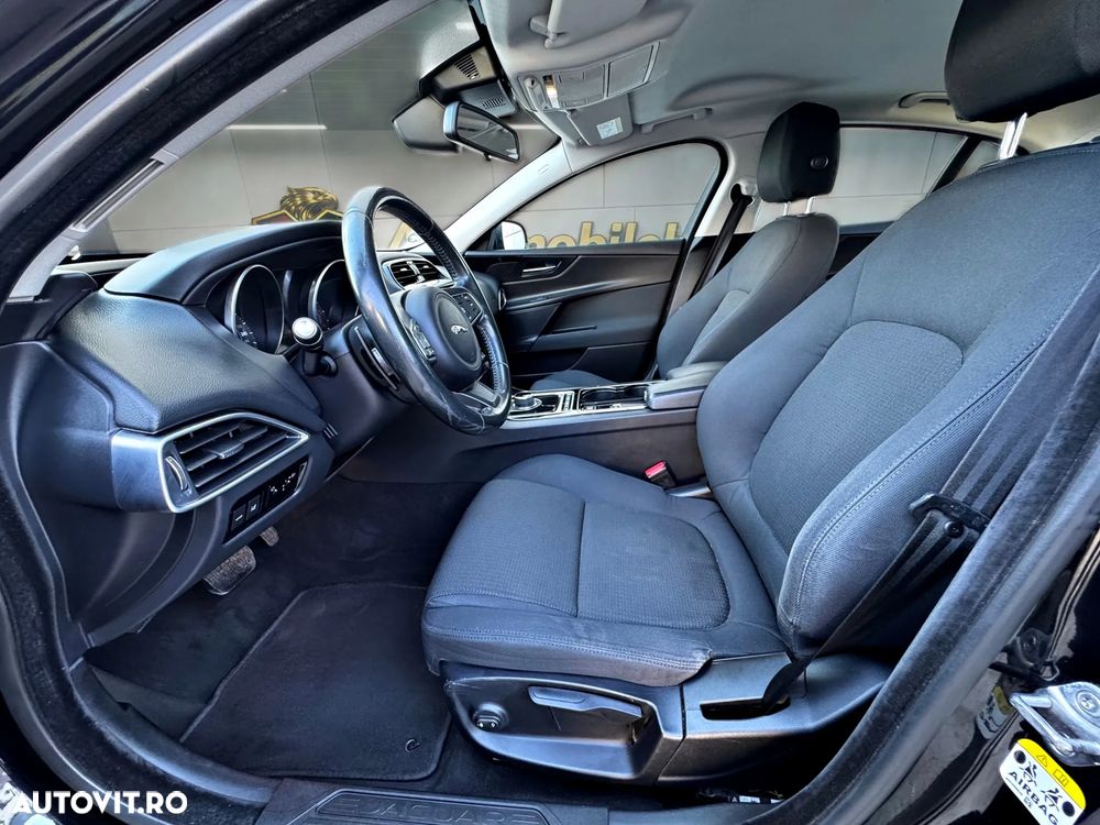Jaguar XE 2.0 Prestige - 6