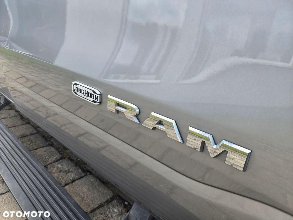 RAM 1500 Crew Cab Longhorn - 18