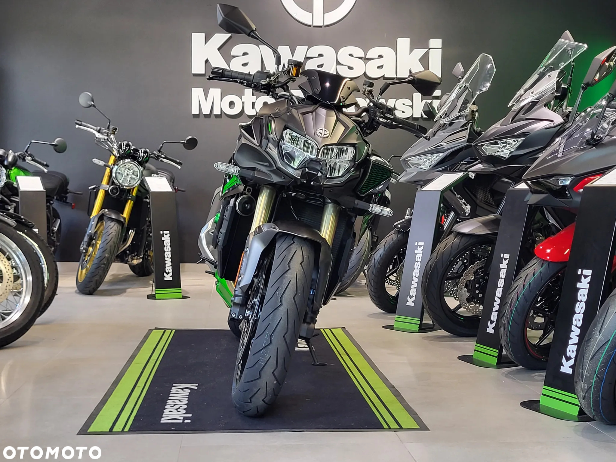 Kawasaki H2 - 9