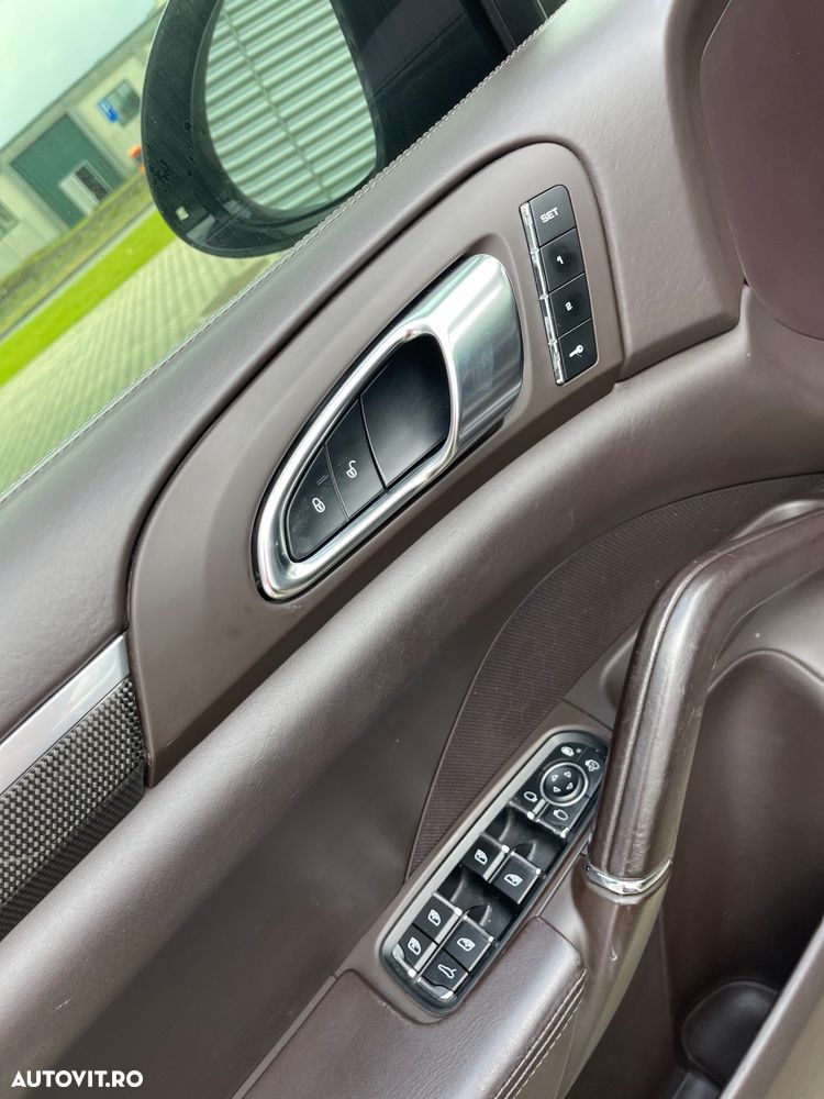 Porsche Cayenne 4.2 L S - 15