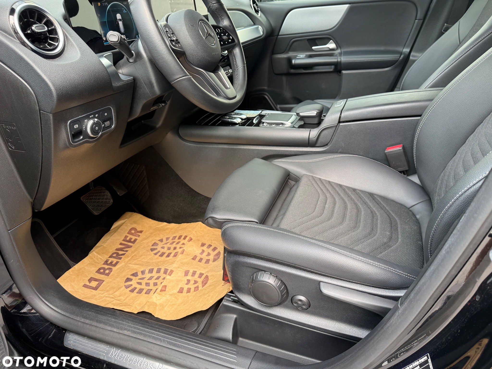 Mercedes-Benz GLB 200 7G-DCT - 17