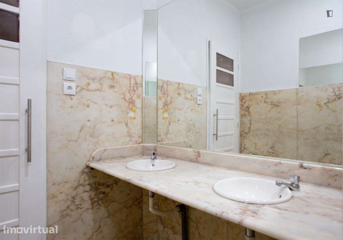 Quarto - localizado em Avenida da Liberdade Lisbon - Grande imagem: 4/10