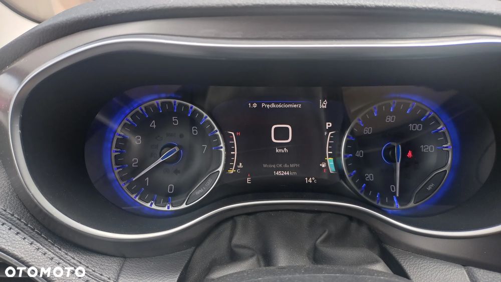 Chrysler Pacifica - 24