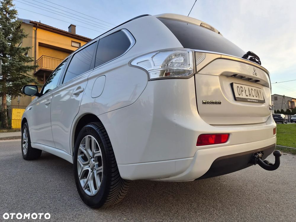 Mitsubishi Outlander - 2