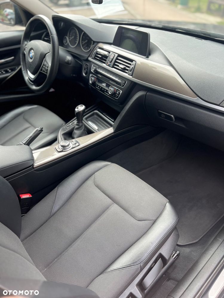BMW Seria 3 318d - 14