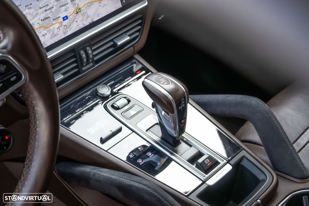Porsche Cayenne Coupé E-Hybrid - 25