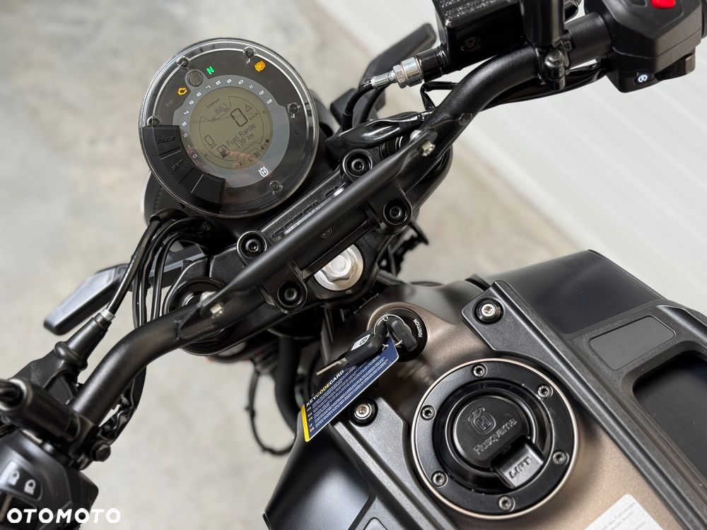 Husqvarna Svartpilen - 28