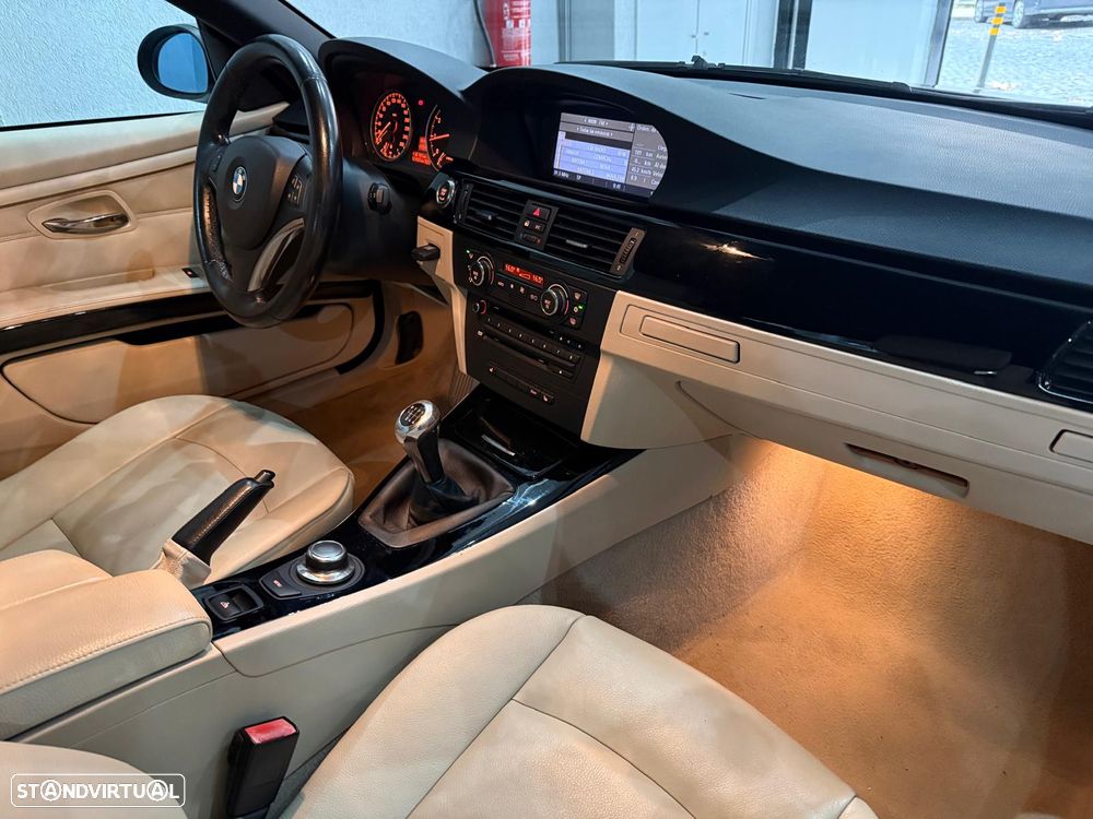 BMW 320 i Edition Exclusive - 24