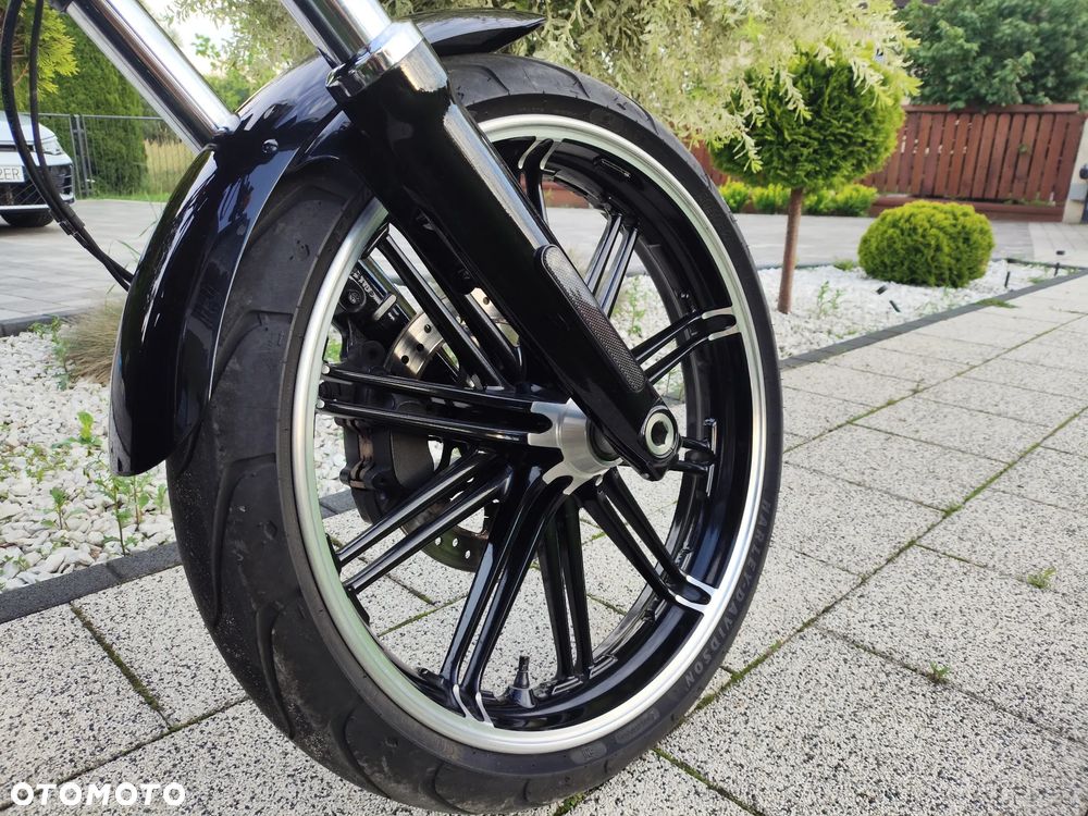 Harley-Davidson Softail Breakout - 5