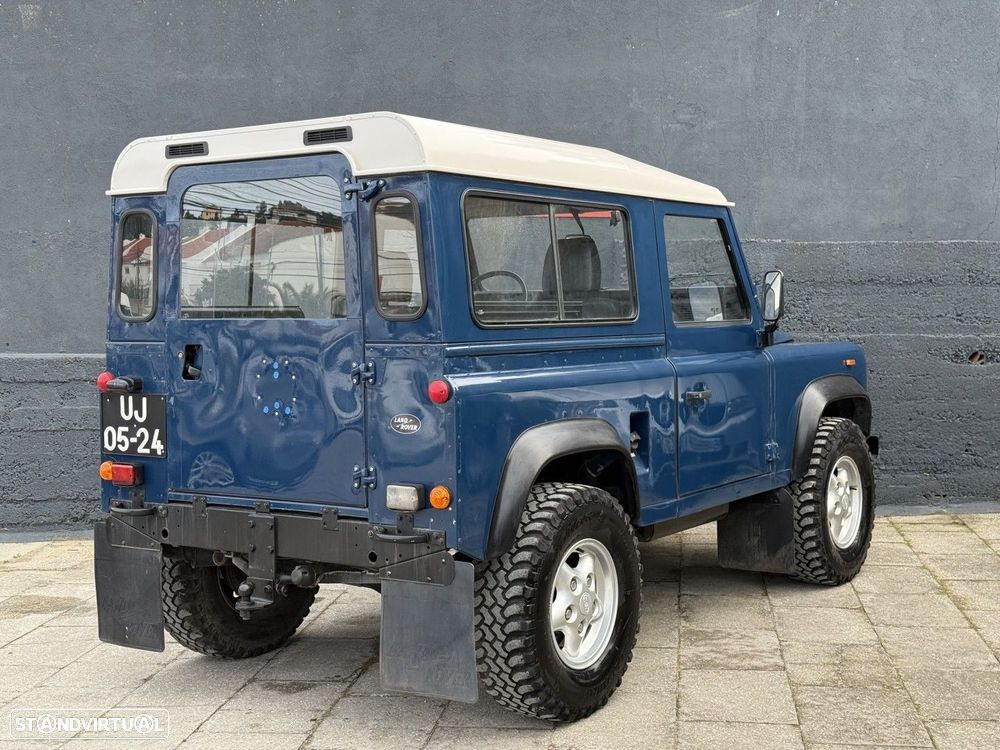 Land Rover Defender - 7