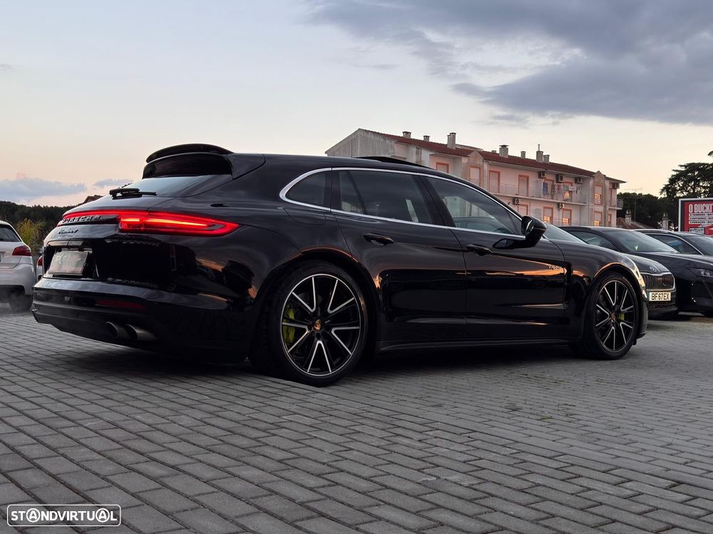 Porsche Panamera Sport Turismo 4 E-Hybrid - 12