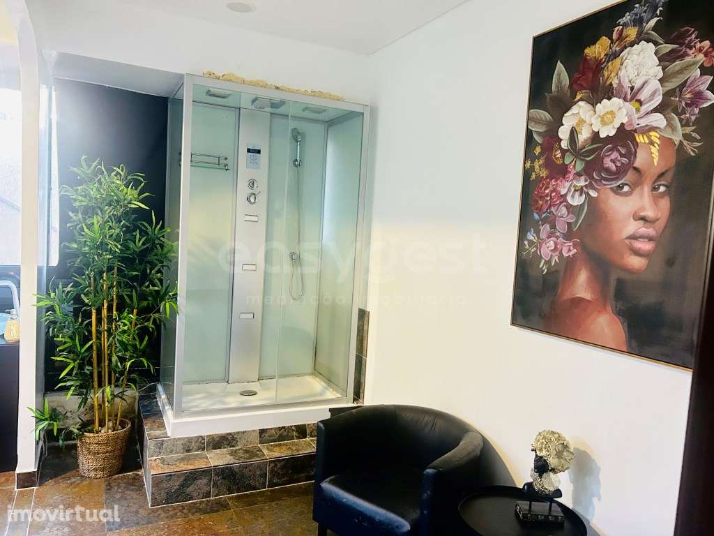 Espaço Comercial com 9 gabinetes situado em Parede, Cascais - Grande imagem: 2/20