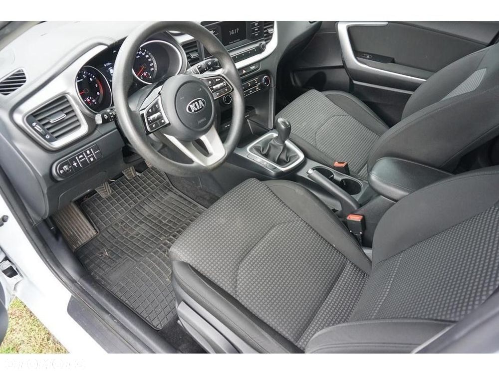 Kia Ceed - 16