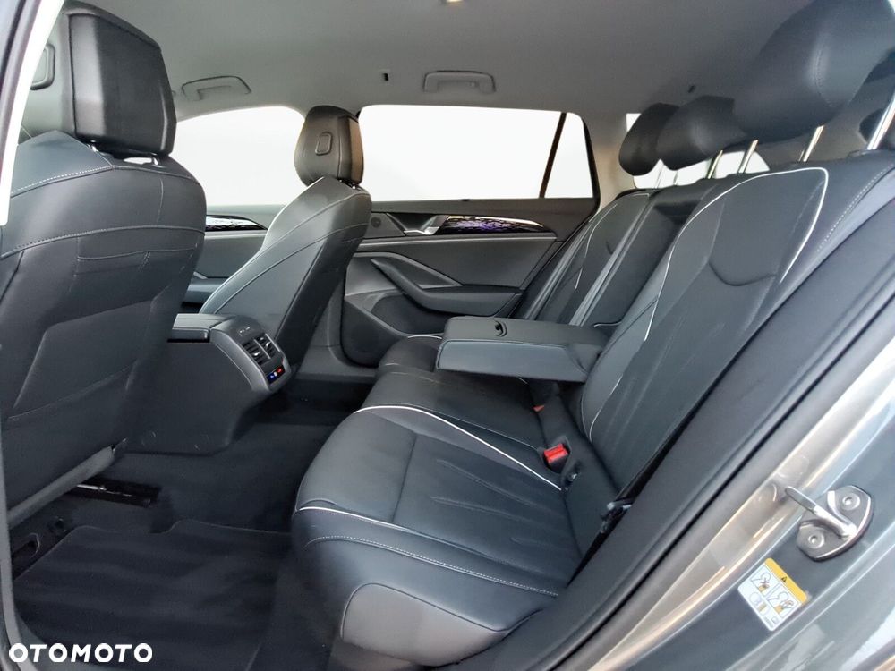 Volkswagen Passat - 34